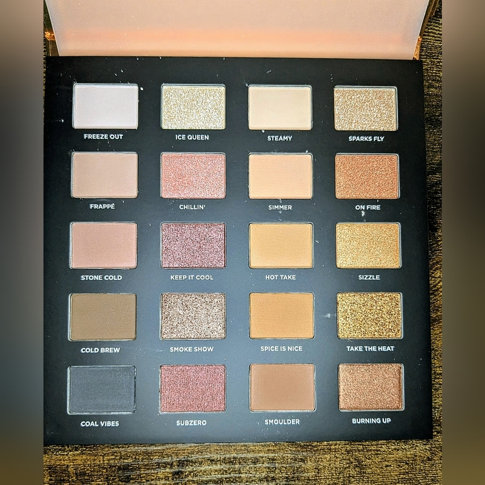 ICONIC LONDON Hotting Up Eyeshadow Palette - Picture 7 of 10